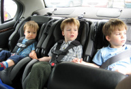 Как правильно перевозить детей в машине?
